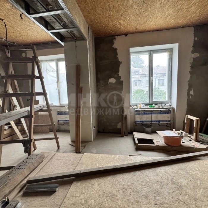 Фото Продам 2-х комн квартиру 106 м2 в г Луганск площадь Героев ВОВ
