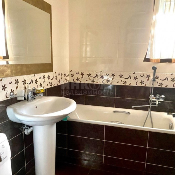 Продам Дом 260м2 ул. Аккумуляторная