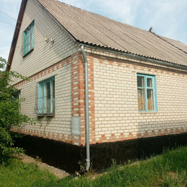 Дом, в г.Лутугино, (район автовокзала)