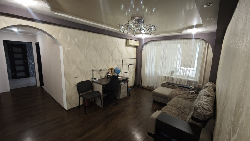 №886 Продается 2-х комнатная квартира по ул. Ленина, район Торгового центра