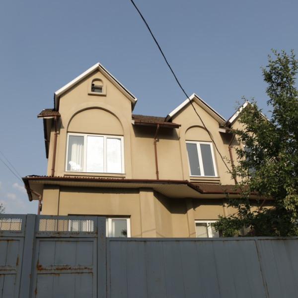 Продам дом 600 м2 в городе Луганск улица Буденного